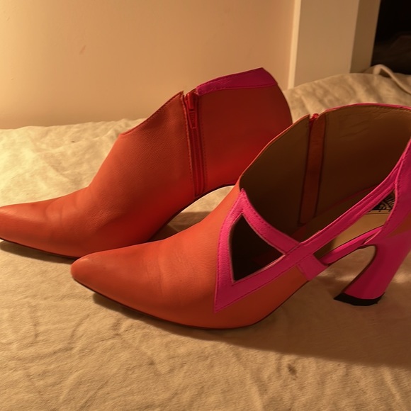 Woman’s fluevogs - Picture 2 of 5